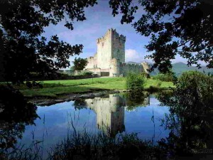 Castillo de Ross en Parque Nacional de Killarney (Irlanda)